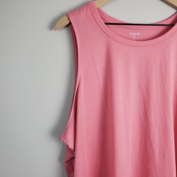 Old Navy Active Pink UltraLite Crop Tank Top 3X - Picture 6 of 11